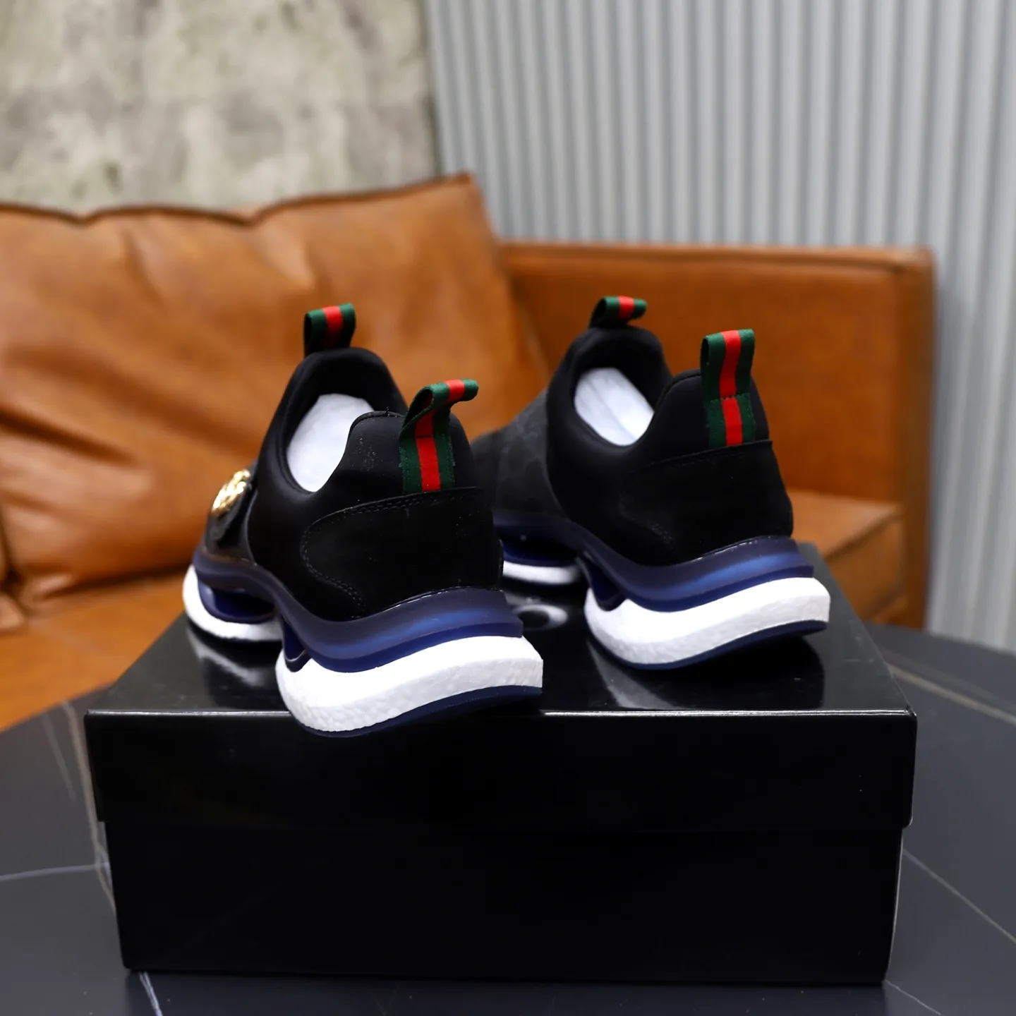Ex-factory price: 442💰🙅‍♂️🙅‍♂️🙅‍♂️ Brand: GUCCI Standard code: 38-44 (45 customized) Grade: Same as the official website Material: Original leather splicing, comfortable and breathable lining, original wear-resistant outsole Style category: Men's fashionable casual shoes, running shoes, noble luxury brand elements, top luxury Color: actual picture color